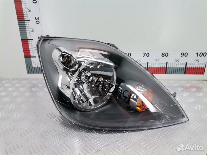 Фара передняя правая Ford Fiesta 5 не оригинал