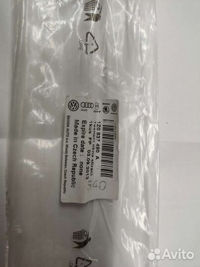 1Z0837480A Уплотнение стекла передней двери Шкода