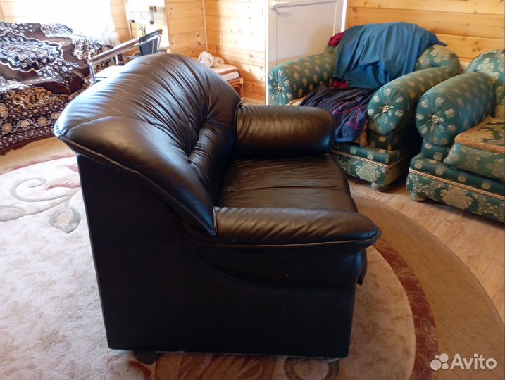 Кресло кожаное
