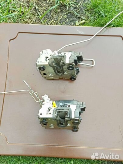 Замок электрический на двери LADA largus