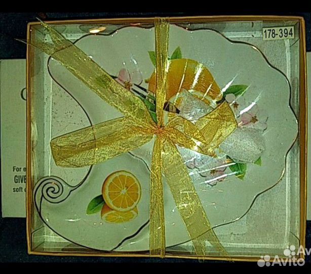 Тарелка с вилкой для лимона