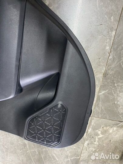 Обшивка двери задняя правая Toyota Rav4