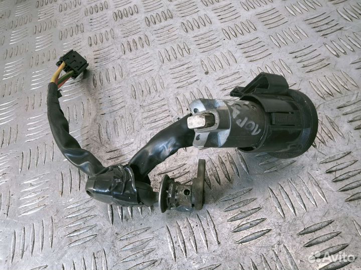 Замок зажигания личинка ключ Renault Logan 1