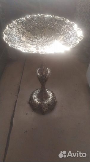 Напольная бронзовая ваза для фруктов