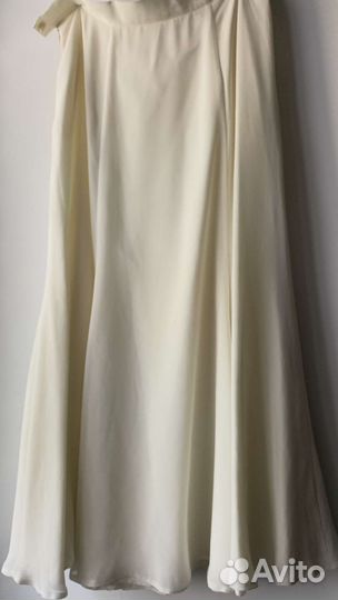 Белый женский костюм