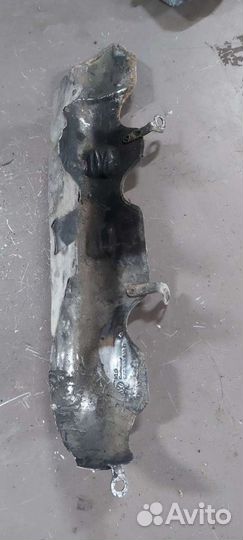 Кожух выпускного коллектора на Volkswagen Touareg