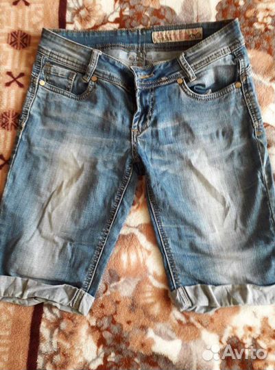 Продам Безрукавку женскую. Шорты. Спортивные штаны