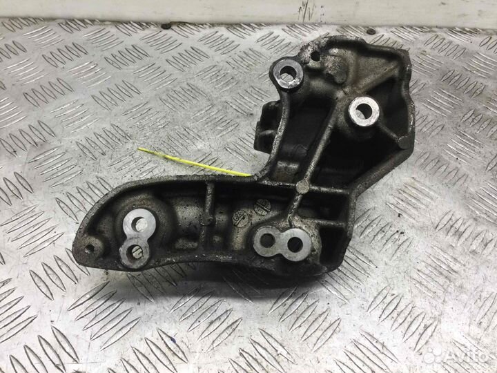 Кронштейн двигателя Peugeot 206 9641715580 8HX