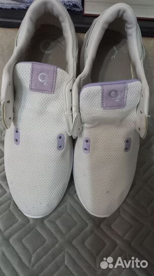 Кроссовки женские