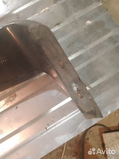 Спойлер на багажник