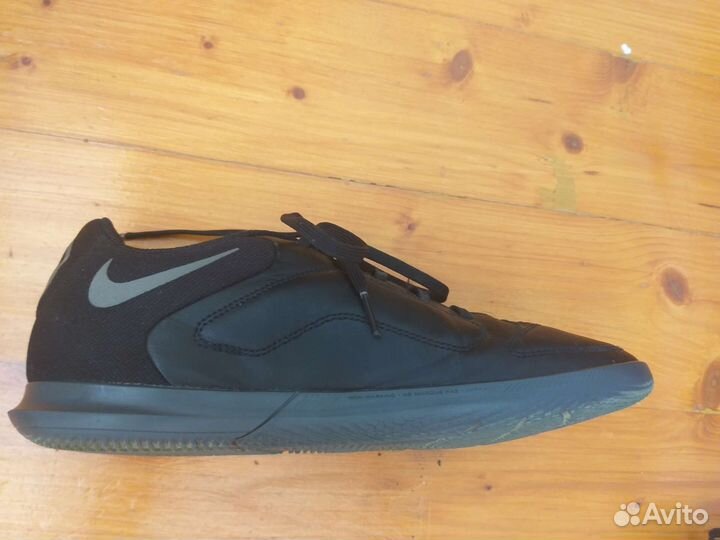 Бутсы мужские для зала Nike Tiempo Legend 9 Club