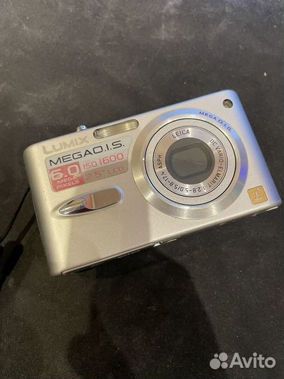 Компактный фотоаппарат lumix