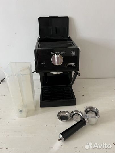 Кофемашина кофеварка рожковая DeLonghi ECP31.21