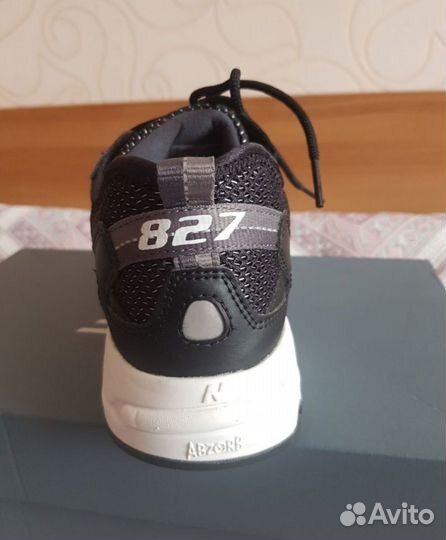 New balance 827