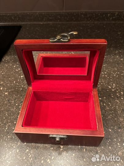 Шкатулка из дерева