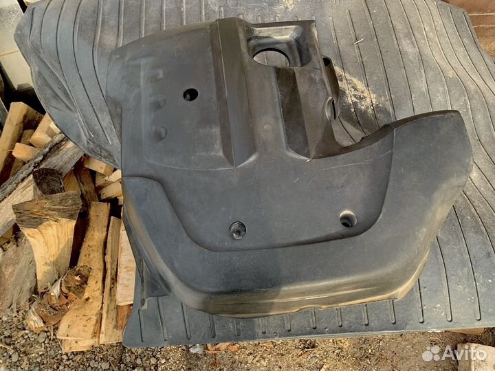 Chevrolet Niva Декоративная крышка двигателя