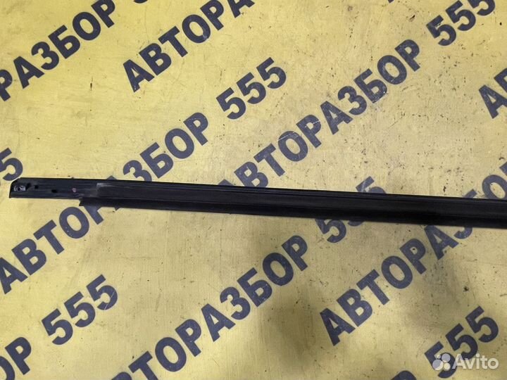 Накладка стекла переднего R Chevrolet Aveo T250