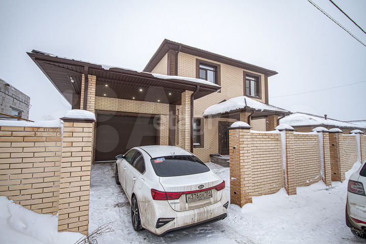 Коттедж 257 м² на участке 8 сот.