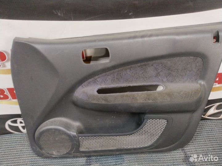 Обшивка двери передняя правая Honda Hr-V GH4 D16A
