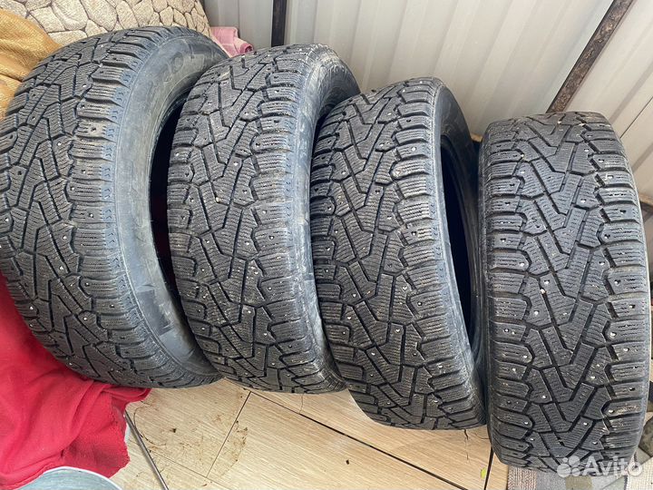 Pirelli Ice Zero 215/60 R16