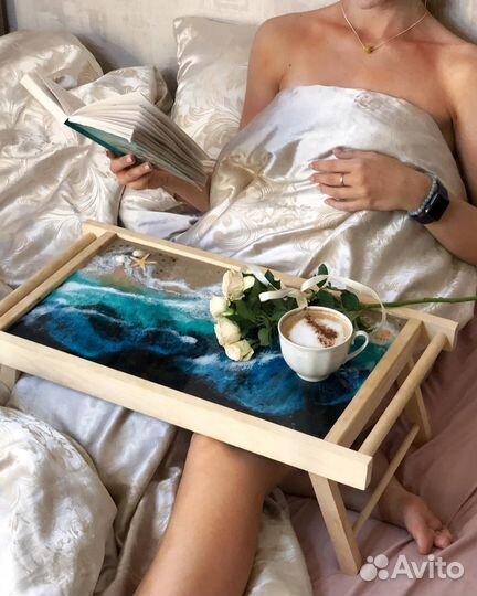 Поднос деревянный на ножках