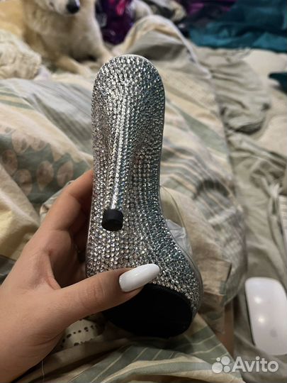 Инкрустация стразами