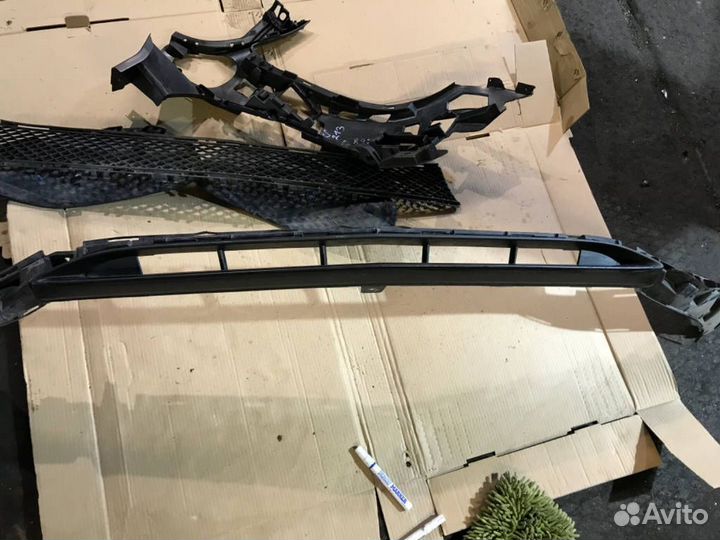 Нижний Кронштейн переднего бампера W213