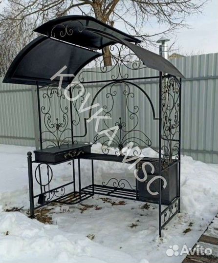 Мангал с крышей
