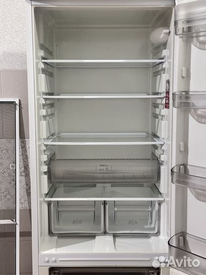 Холодильник Hotpoint Ariston 2 компрессора 185см