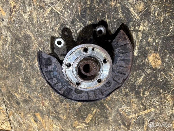 Кулак поворотный передний правый Mercedes Vito 639