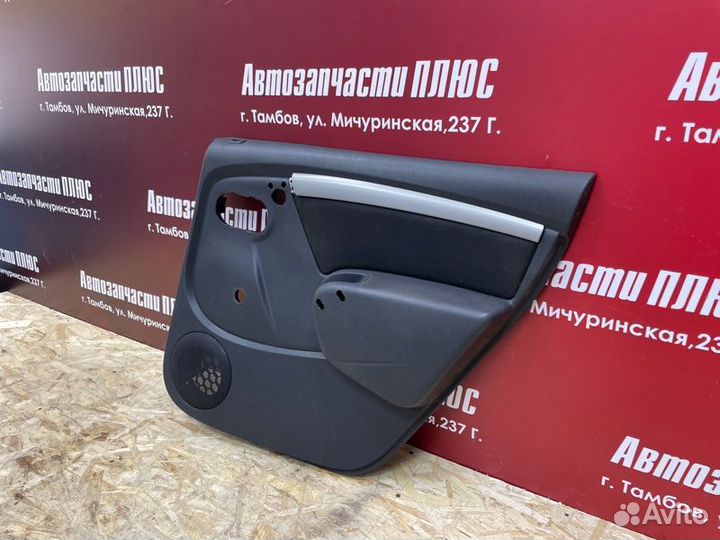 Обшивка боковой двери задняя правая Renault Duster