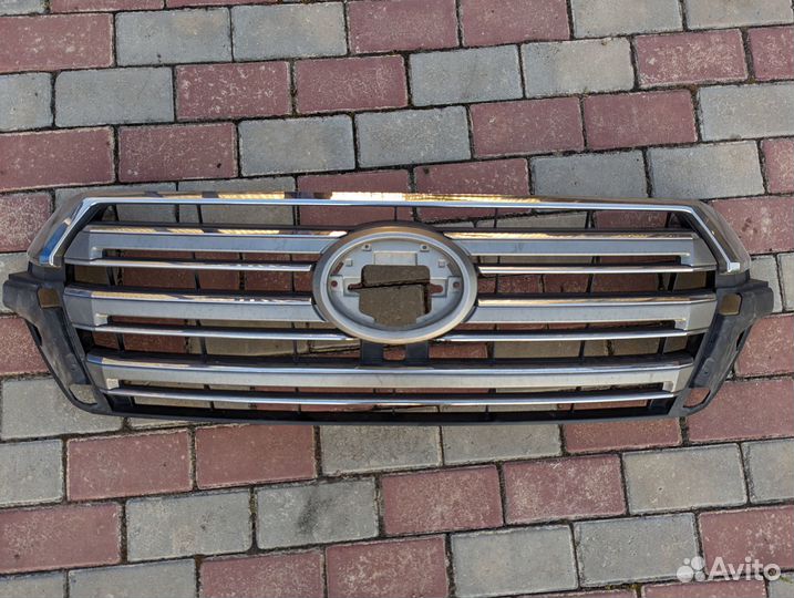 Решетка радиатора Toyota Land Cruiser 200