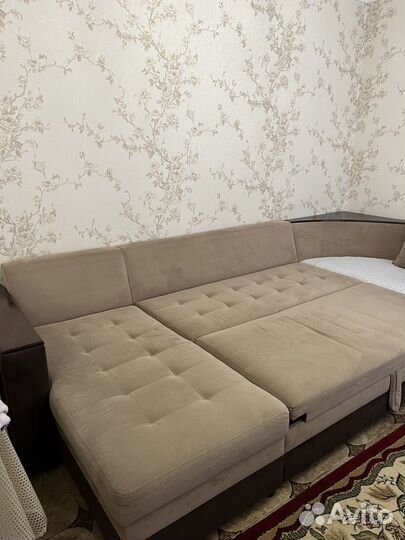 Большой угловой диван