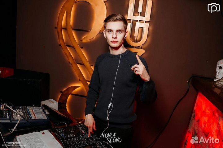 Диджей / ведущий - (Свадьбы/корпоративы)