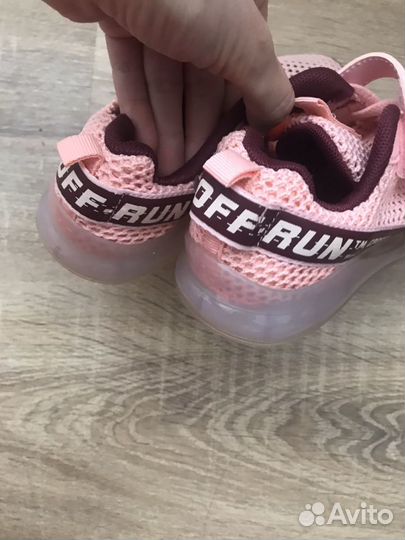 Кроссовки для девочек