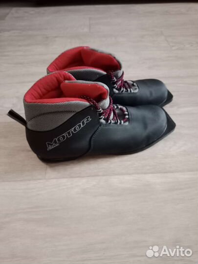 Лыжные ботинки