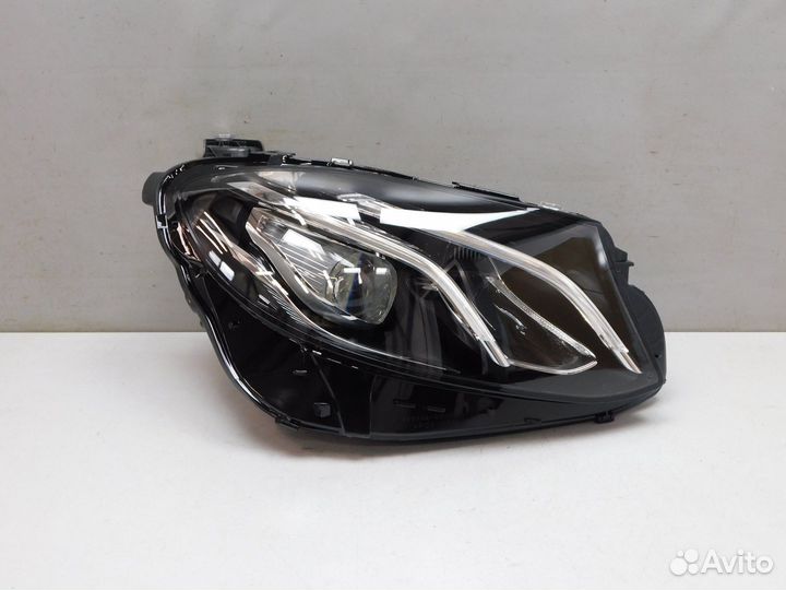 Фара правая Mercedes-Benz E-Class
