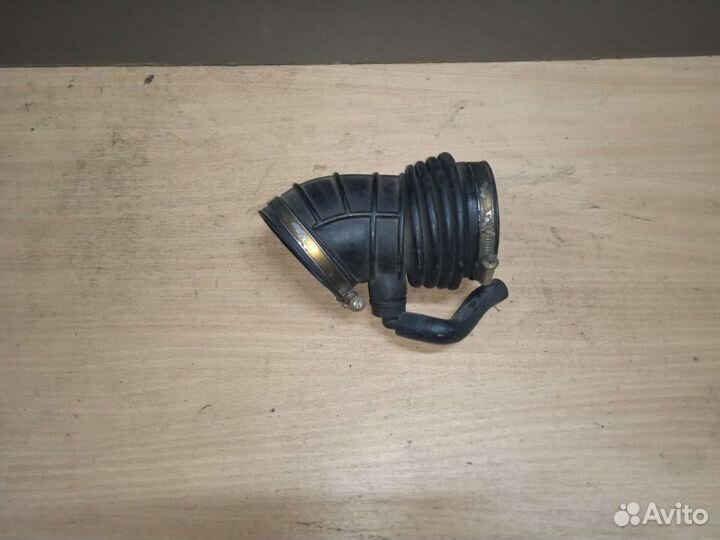 Воздушный патрубок bmw 5 E34 бмв 5 E34