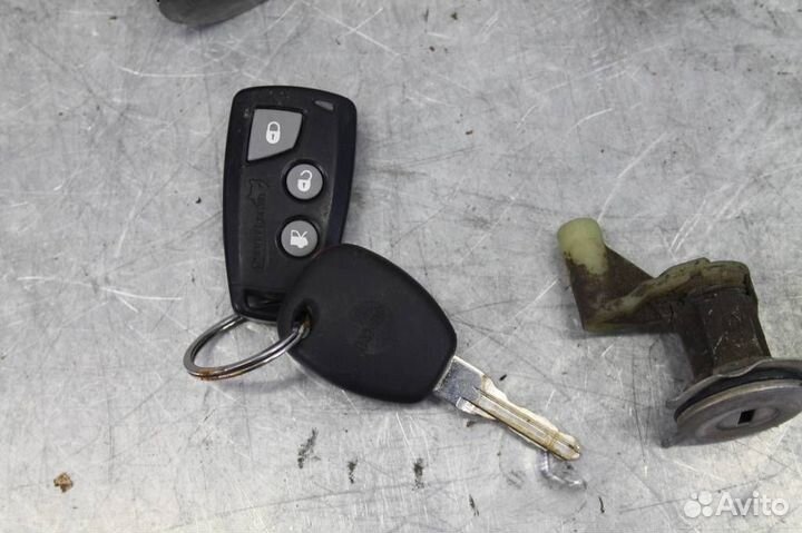 Замок зажигания с комлектом личинок Renault Sand