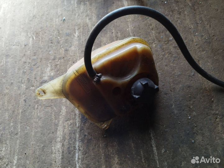 Бачок расширительный Audi 100 С3 445 1986