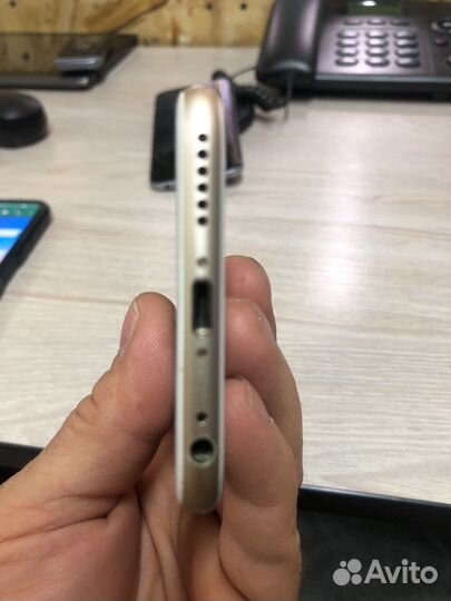 Телефон iPhone 6s