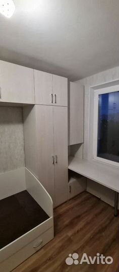 Рабочая зона: шкаф, стеллаж, стол, полки