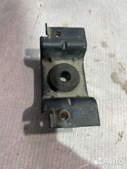 Подушка радиатора KIA RIO (2017)