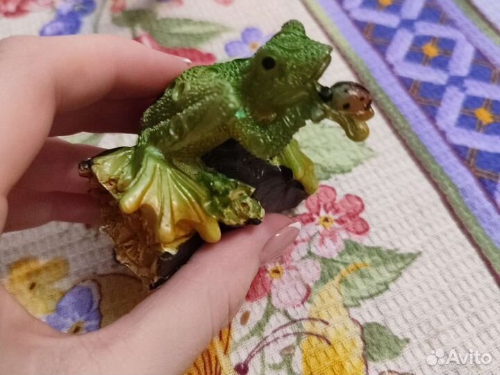 Статуэтка лягушка