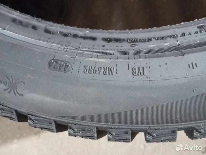 Pirelli Ice Zero 2 275/40 R21 и 315/35 R21 111H