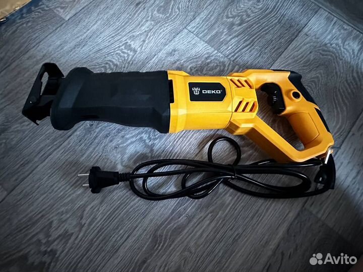 Сабельная пила 1000 Вт новая