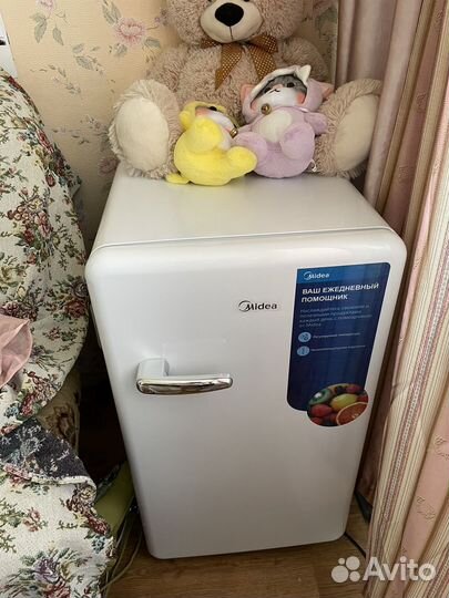 Холодильник Midea ретро