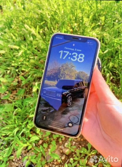 Телефон iPhone XR