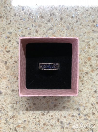 Золотое кольцо с бриллиантами и сапфирами