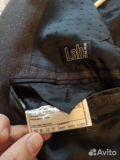 Мужской костюм из шерсти